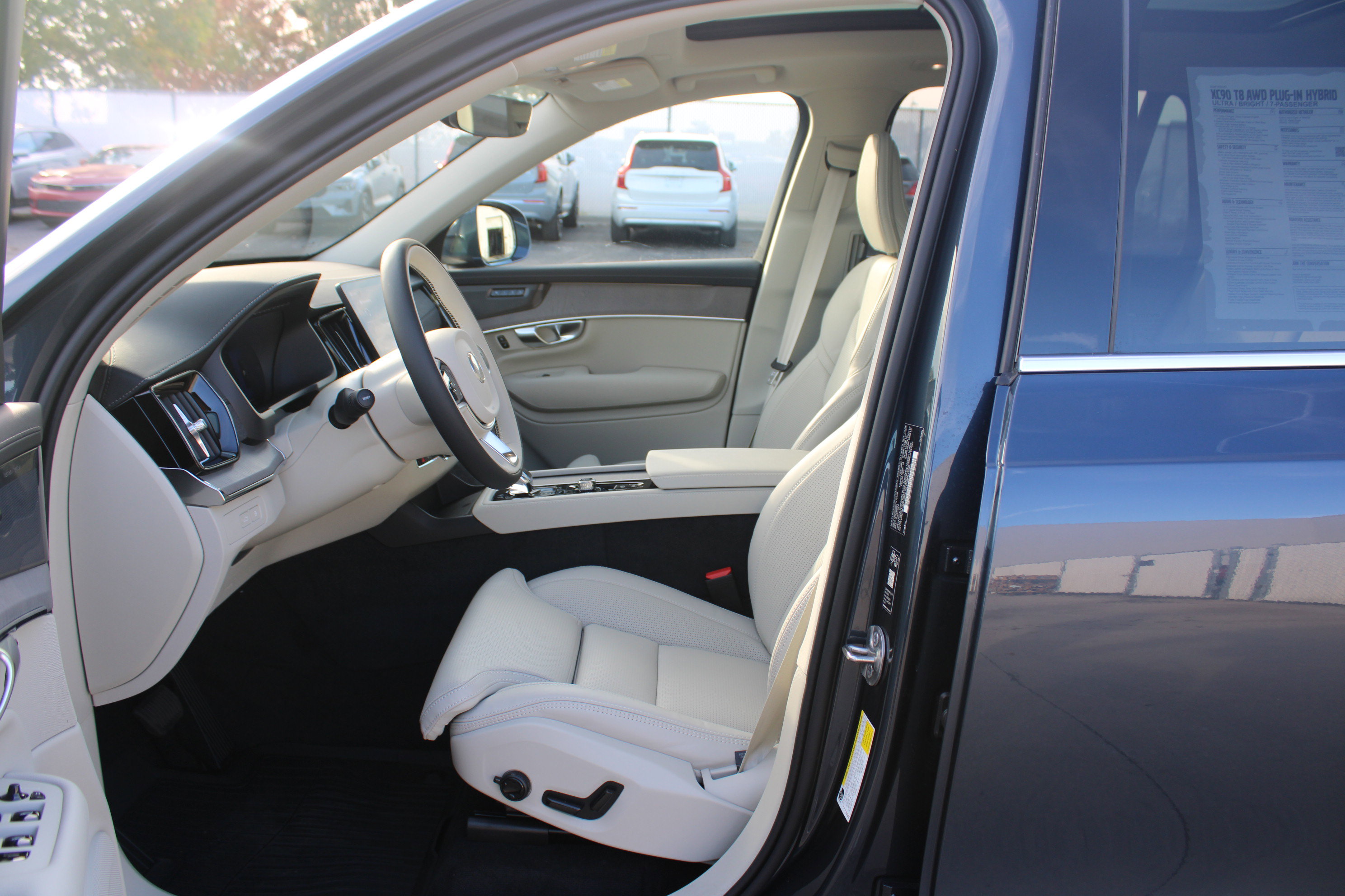 New 2026 Volvo XC90 T8 Ultra w/ Protection Package Premier AWD/4WD image 9