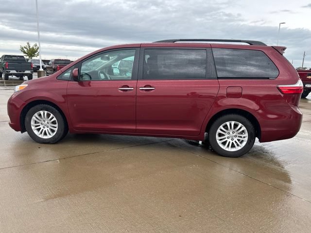 Used 2017 Toyota Sienna XLE FWD image 9