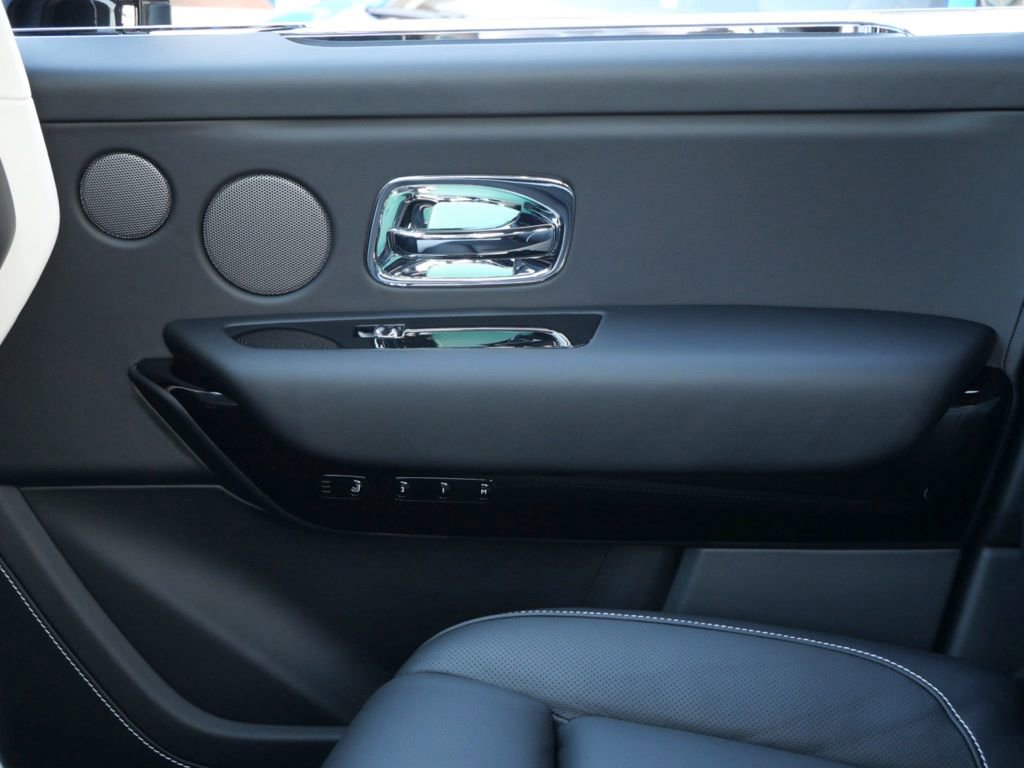 Certified 2023 Rolls-Royce Cullinan AWD/4WD image 11