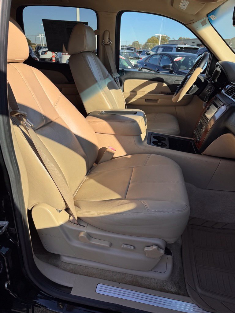 Used 2008 Chevrolet Avalanche LT w/ LT Preferred Equipment Group AWD/4WD image 16