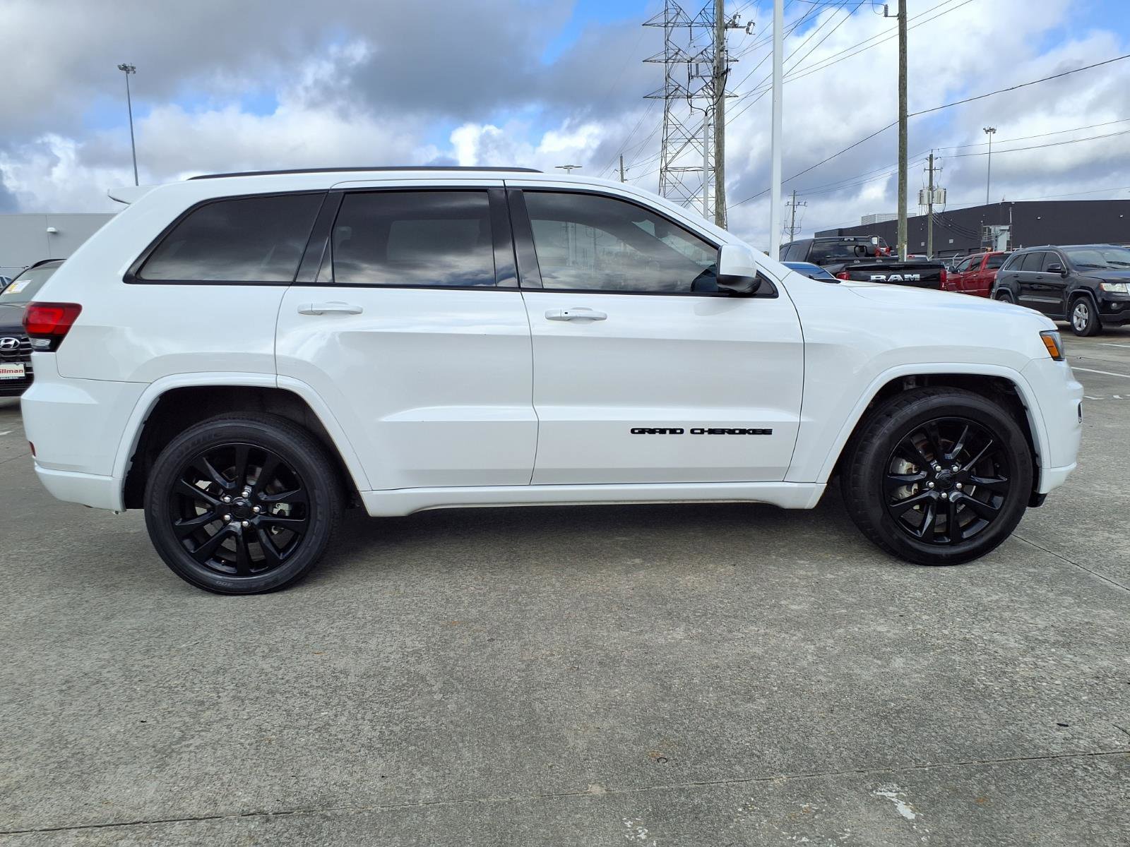 Used 2019 Jeep Grand Cherokee Altitude RWD image 28
