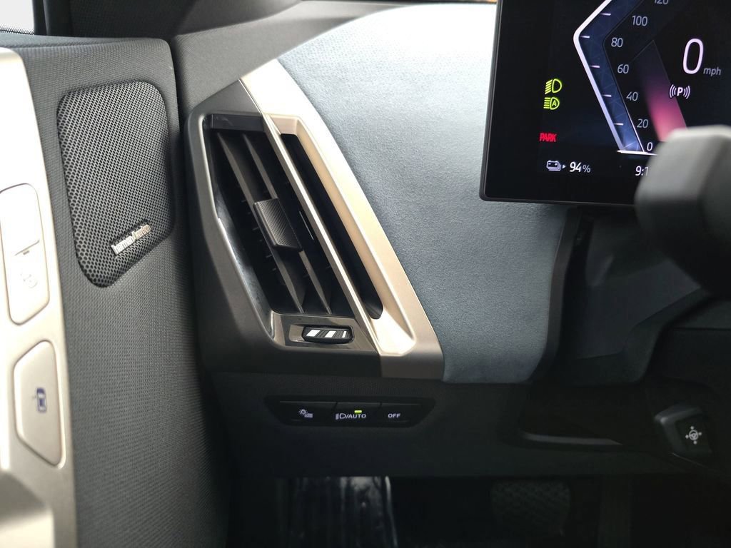 Used 2023 BMW iX xDrive50 w/ Premium Package image 27