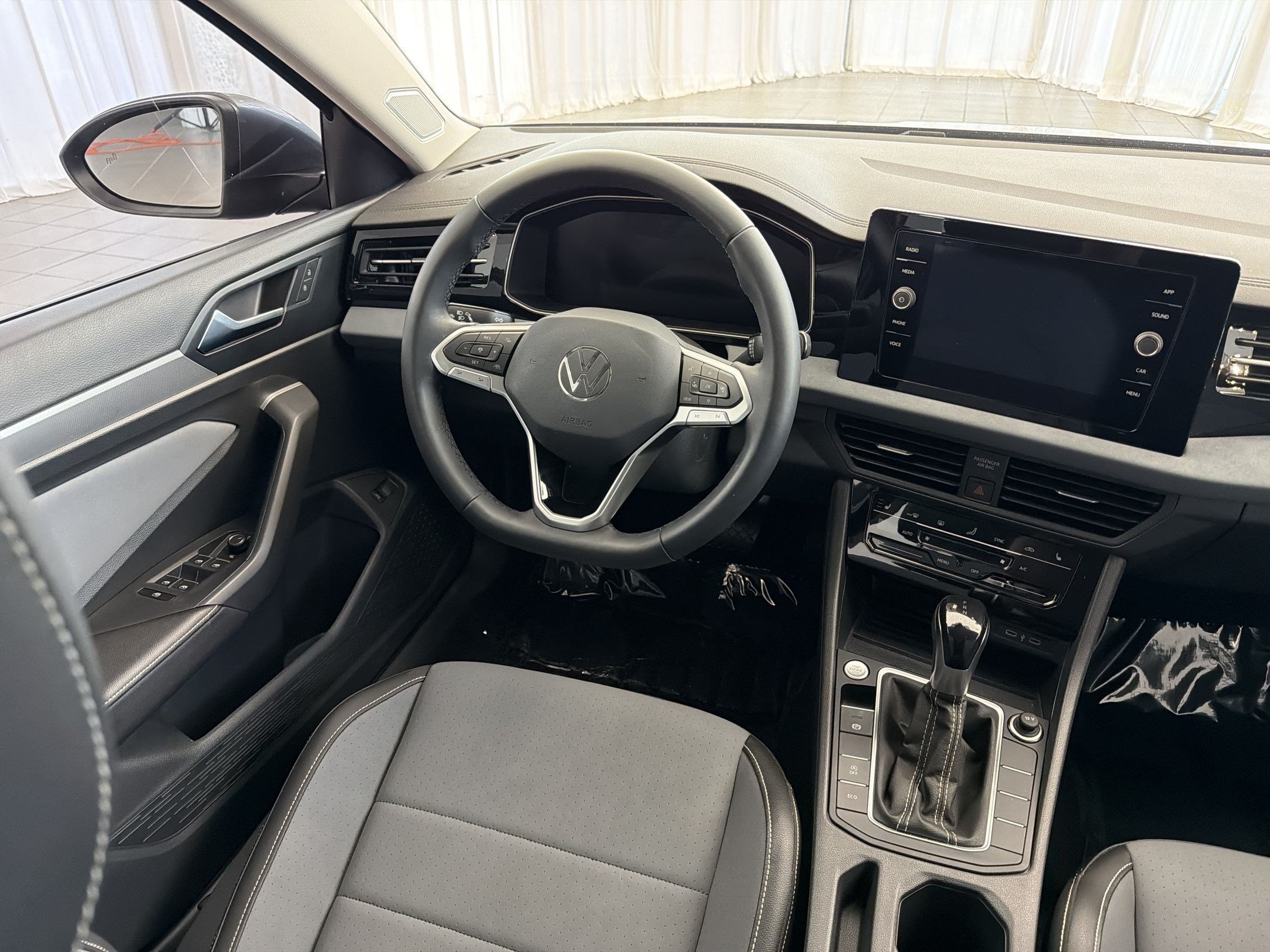 Used 2025 Volkswagen Jetta SE w/ Sunroof Package FWD image 28
