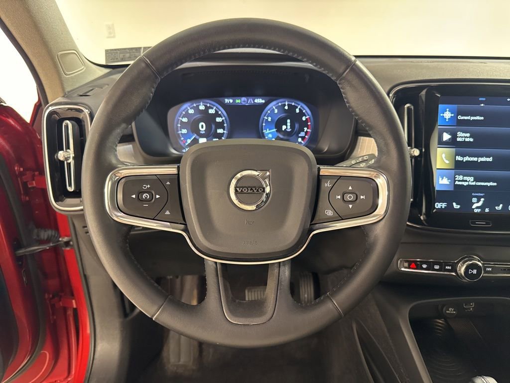 Used 2019 Volvo XC40 T5 Momentum image 11