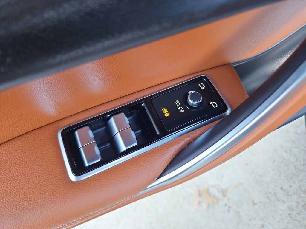 Used 2023 Jaguar XF R-Dynamic SE image 28