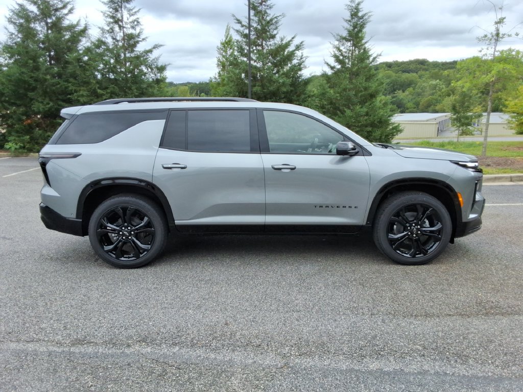 New 2027 Chevrolet Traverse RS FWD image 4