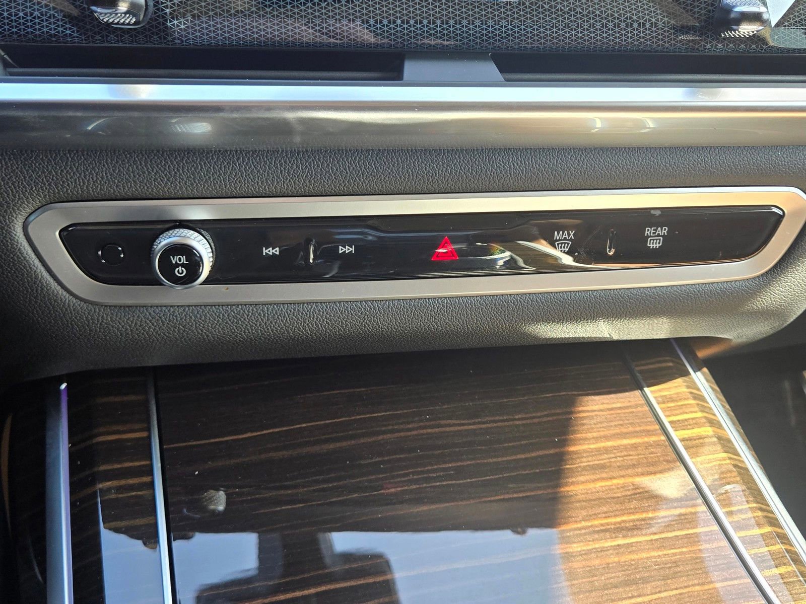 Used 2023 BMW X7 xDrive40i w/ Parking Assistance Package AWD/4WD image 24