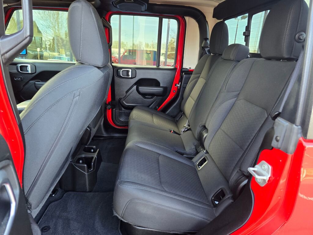 Used 2022 Jeep Gladiator Sport image 16