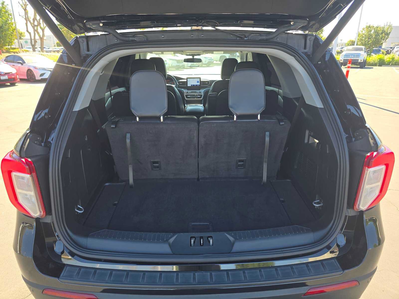 Used 2023 Ford Explorer XLT w/ Equipment Group 202A RWD image 15