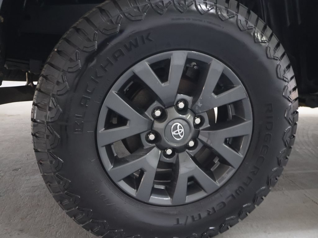 Used 2020 Toyota Tacoma SR5 AWD/4WD image 34