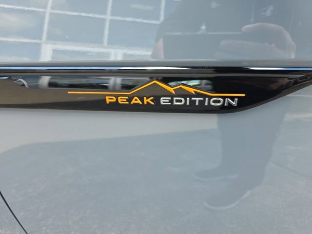 Used 2025 Volkswagen Atlas Peak Edition SE AWD/4WD image 6