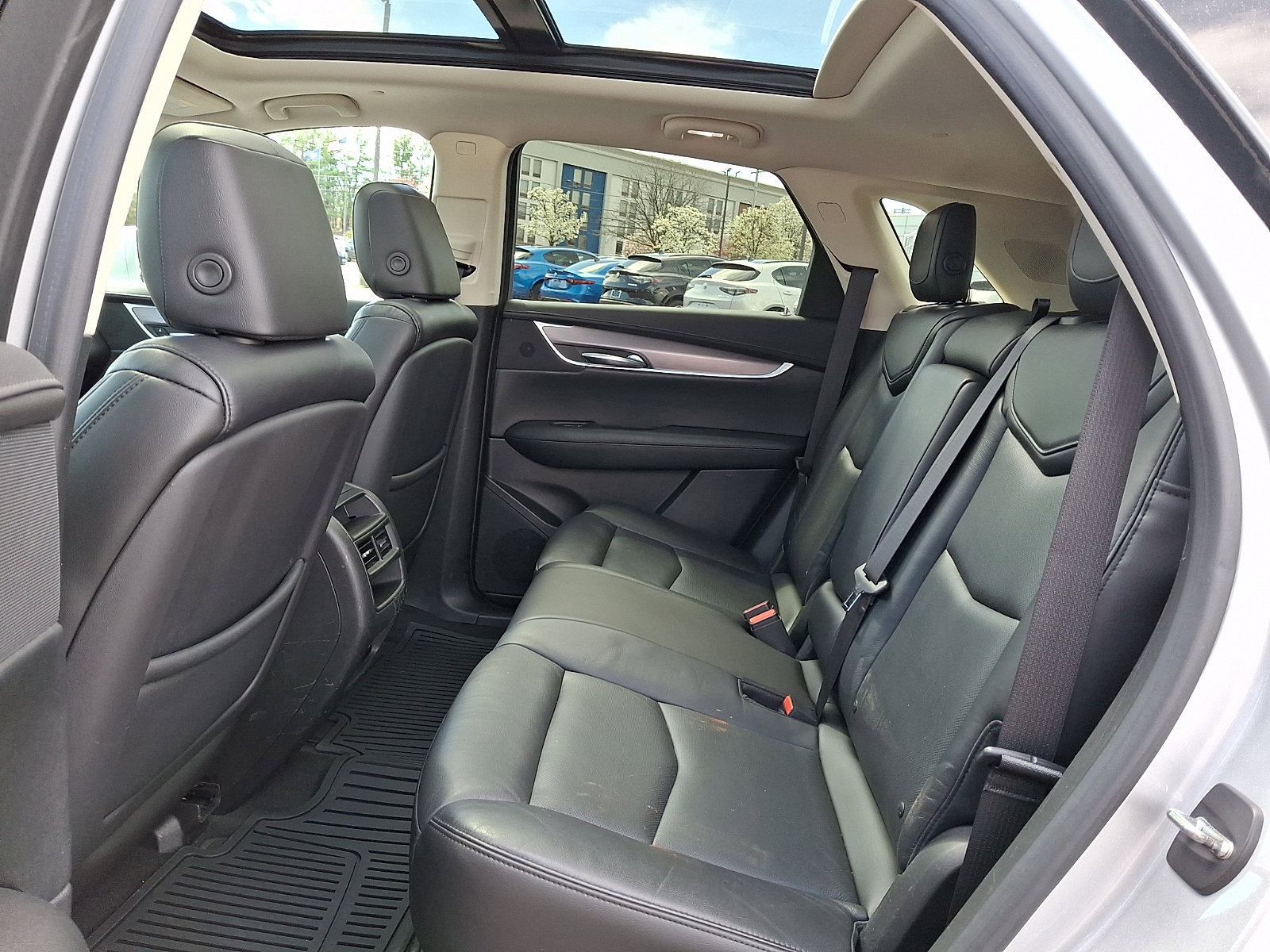 Used 2017 Cadillac XT5 Luxury w/ Driver Awareness Package image 10