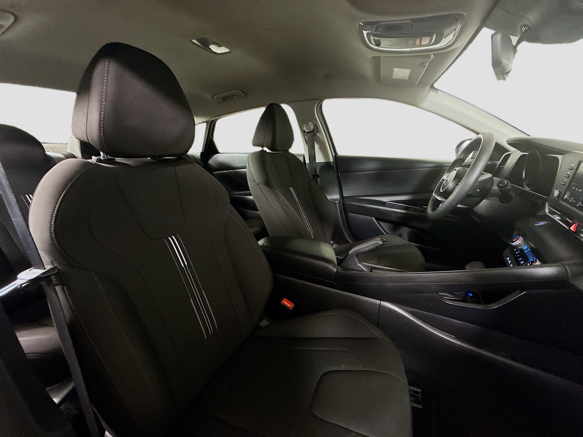 Used 2023 Hyundai Elantra SEL image 29