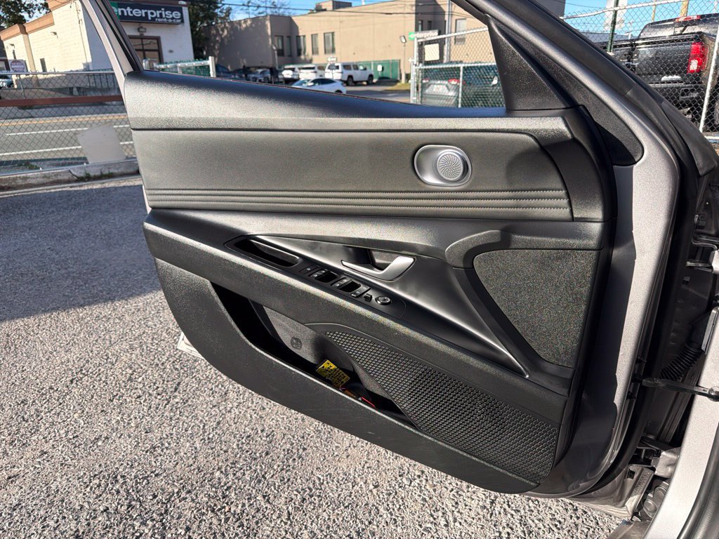 Used 2023 Hyundai Elantra SEL w/ Convenience Package FWD image 25