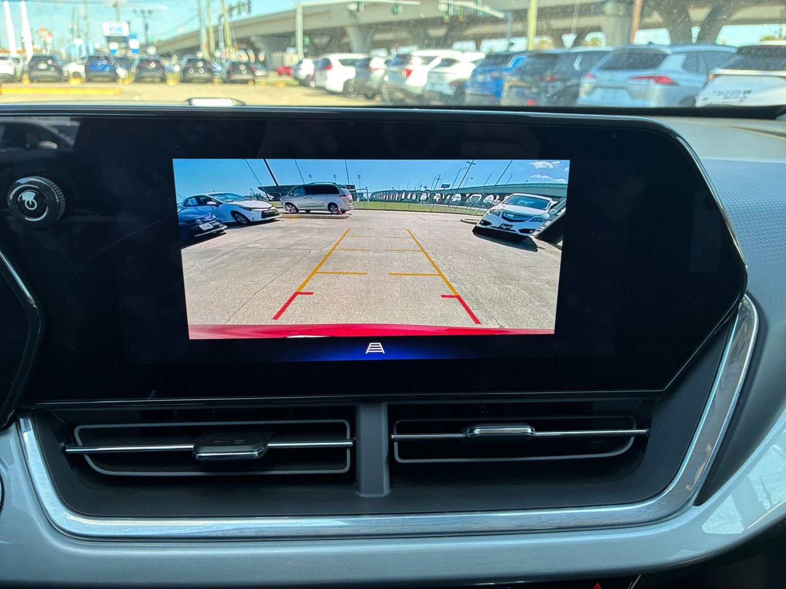 Used 2025 Chevrolet Trax LT w/ LT Convenience Package image 18