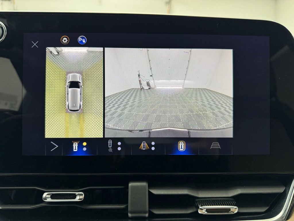 Used 2025 Chevrolet Equinox ACTIV w/ Safety and Technology Package image 3