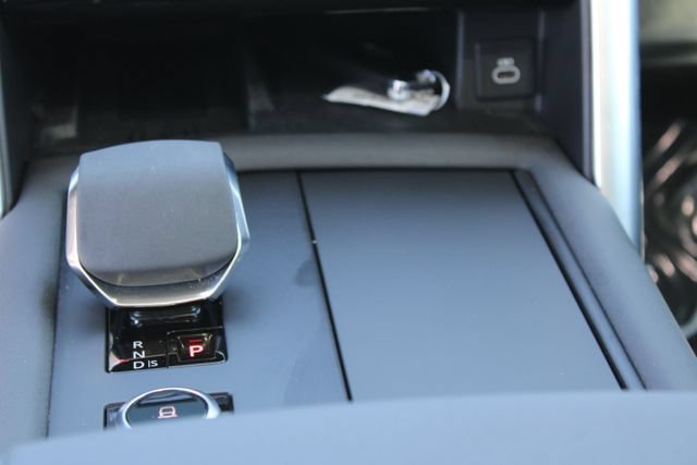 Used 2024 Land Rover Discovery S AWD/4WD image 17