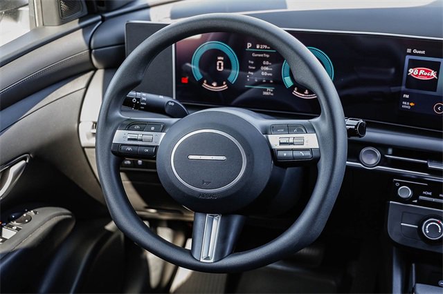 Certified 2025 Hyundai Santa Cruz SE image 16