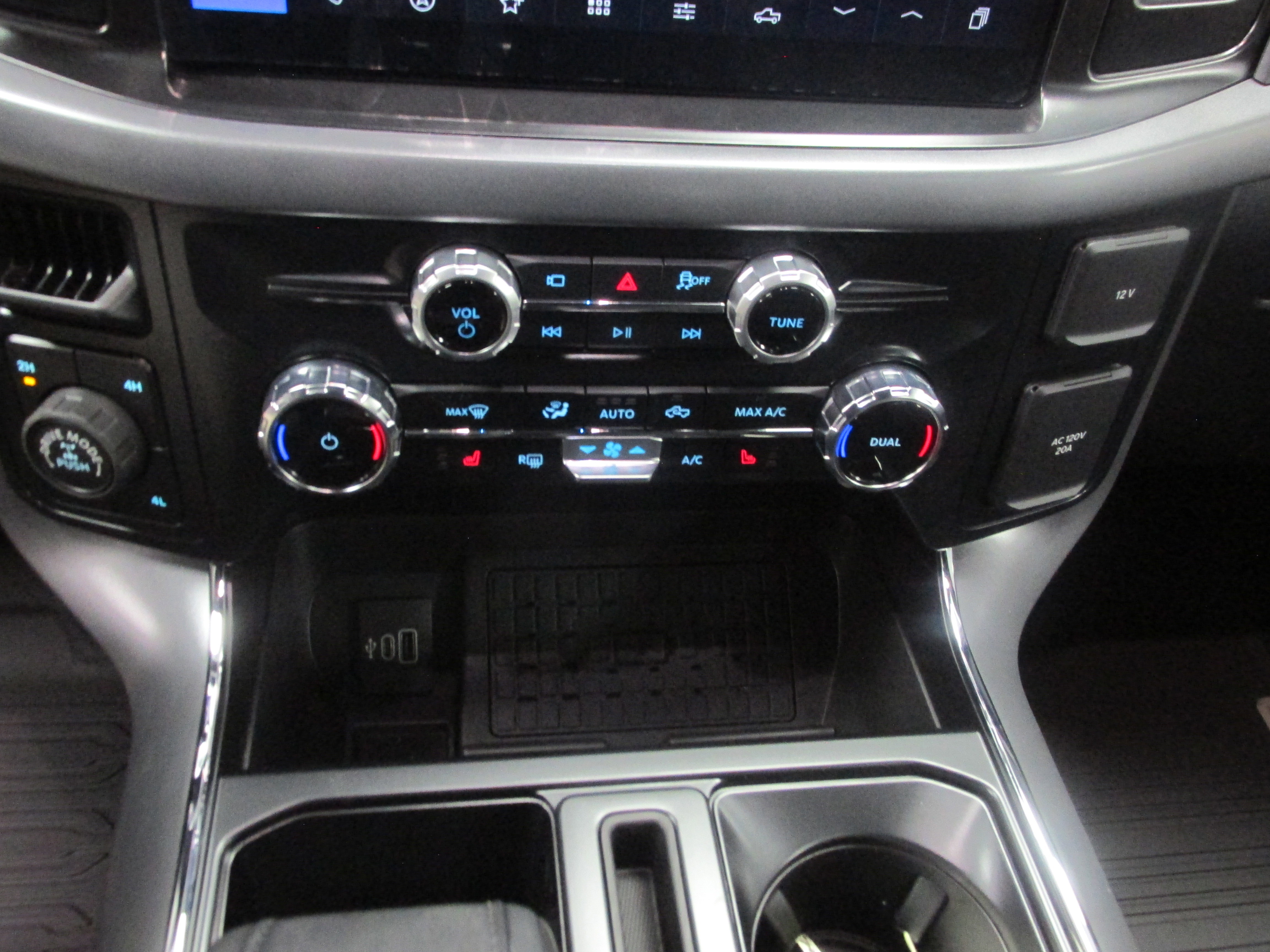 New 2026 Ford F150 XLT w/ Equipment Group 302A MID image 38