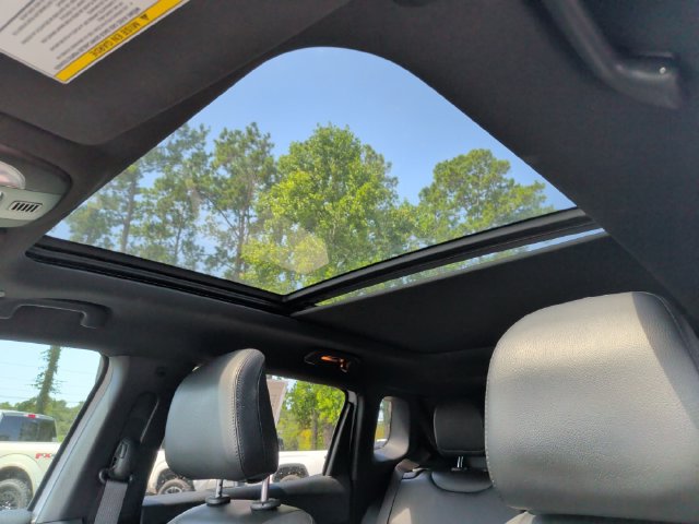 Used 2023 Jeep Compass Limited w/ Sun and Sound Group AWD/4WD image 25