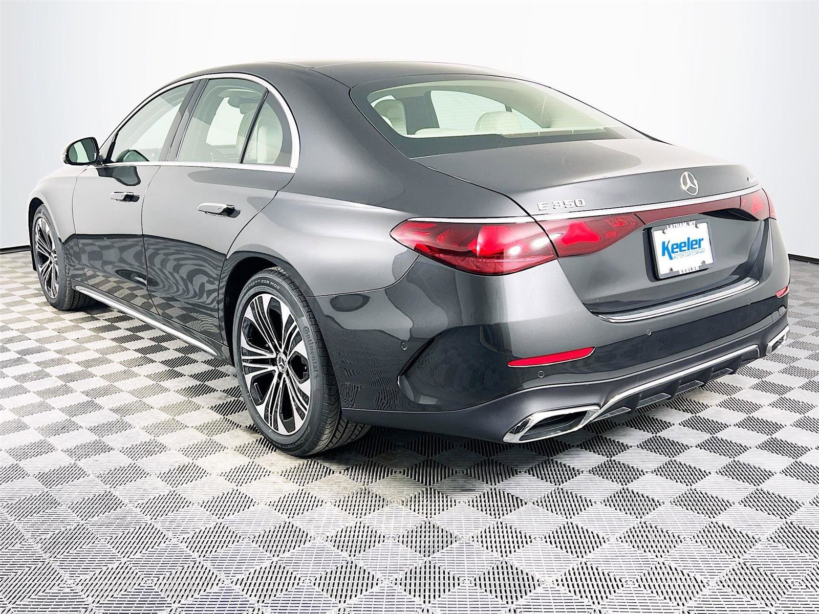 New 2026 Mercedes-Benz E 350 4MATIC Sedan image 4