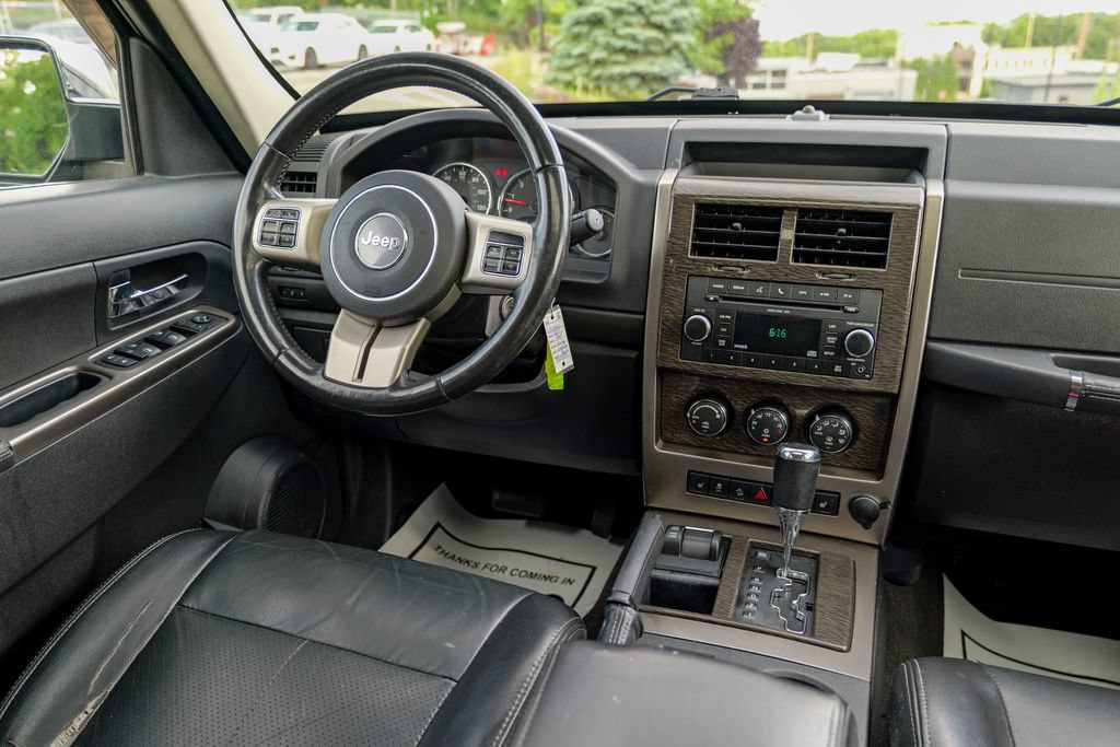 Used 2011 Jeep Liberty Limited w/ Chrome Accents Group AWD/4WD image 40