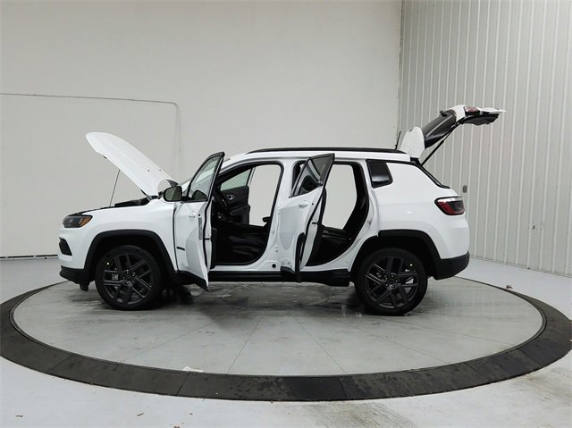 New 2026 Jeep Compass Latitude image 12