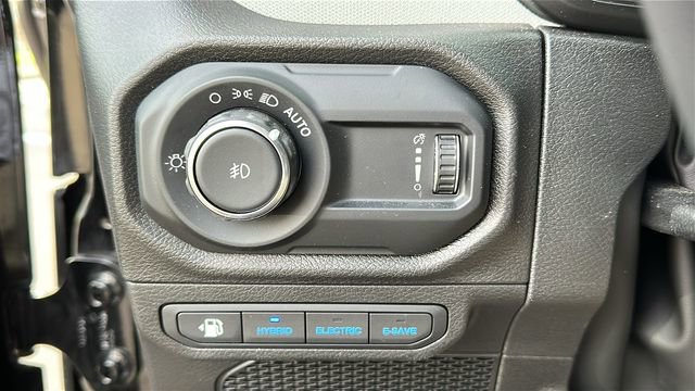 Used 2024 Jeep Wrangler Unlimited w/ Convenience Group image 19