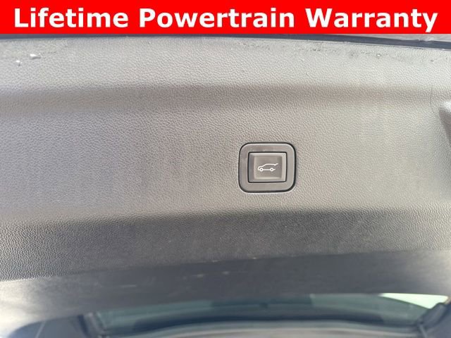 Used 2025 Chevrolet Suburban Z71 image 24