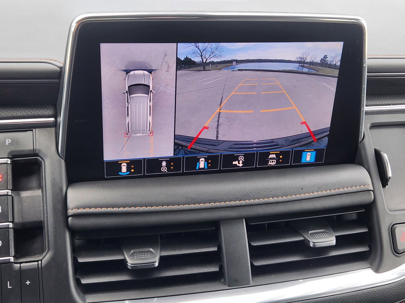 Used 2021 GMC Yukon AT4 w/ AT4 Premium Package image 8