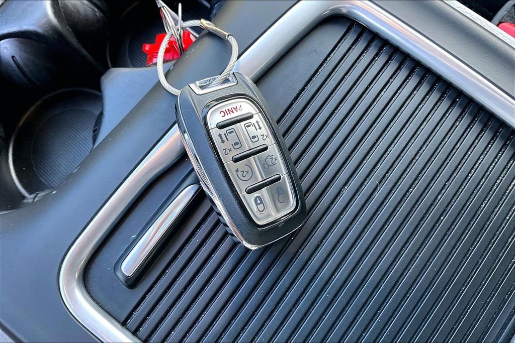 Used 2024 Chrysler Pacifica Touring-L image 35