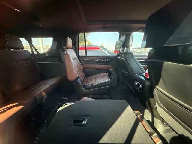 Used 2024 GMC Yukon XL Denali Ultimate AWD/4WD image 7