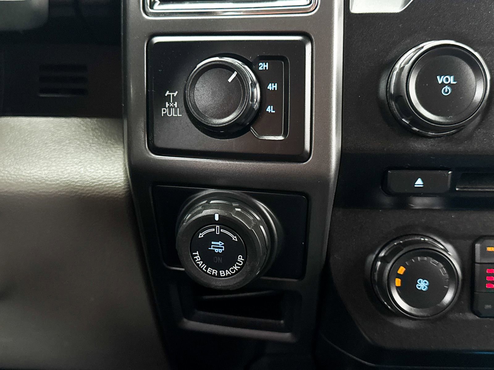 Used 2018 Ford F150 XLT w/ Equipment Group 302A Luxury AWD/4WD image 9