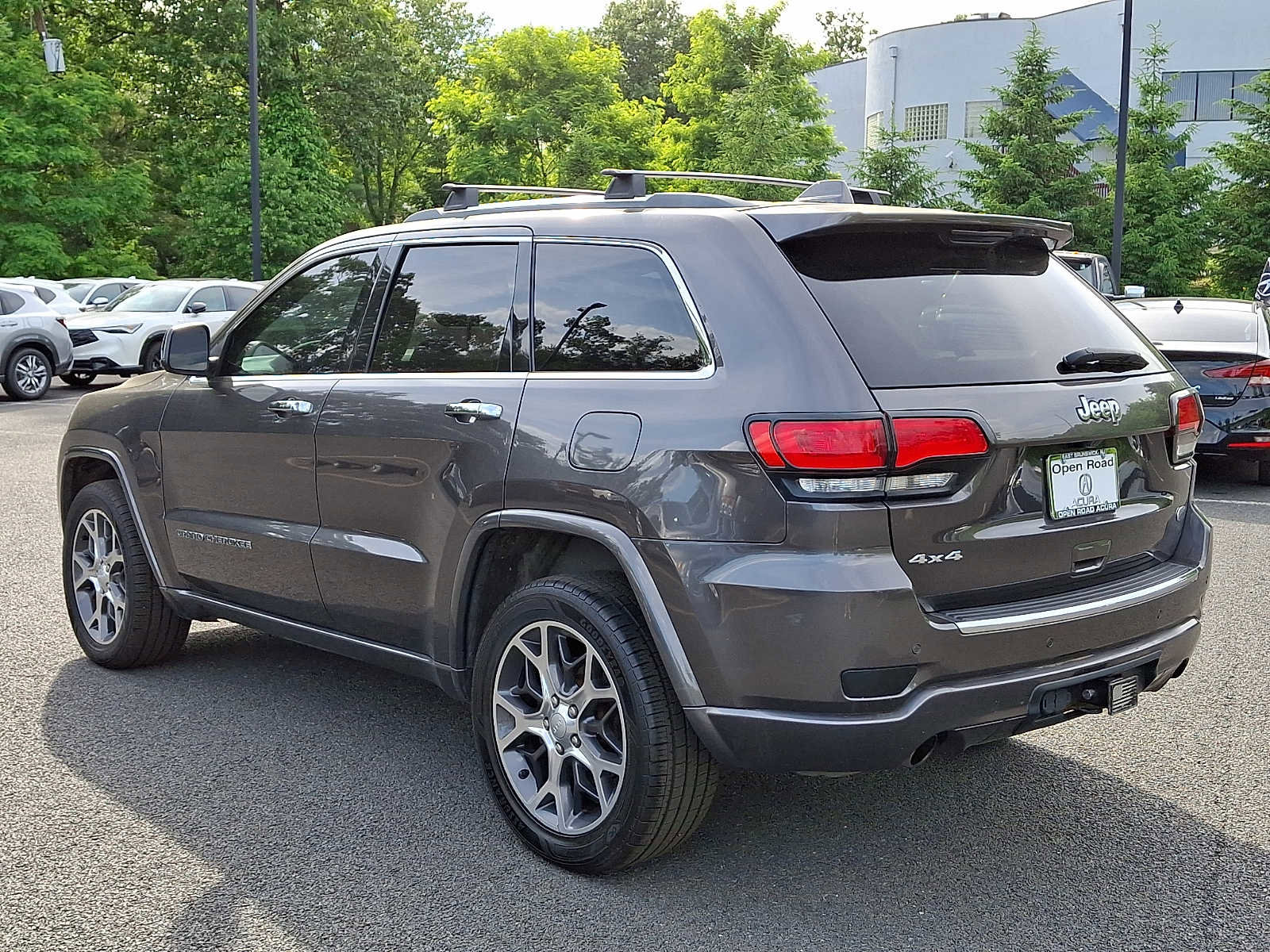 Used 2019 Jeep Grand Cherokee Overland AWD/4WD image 4