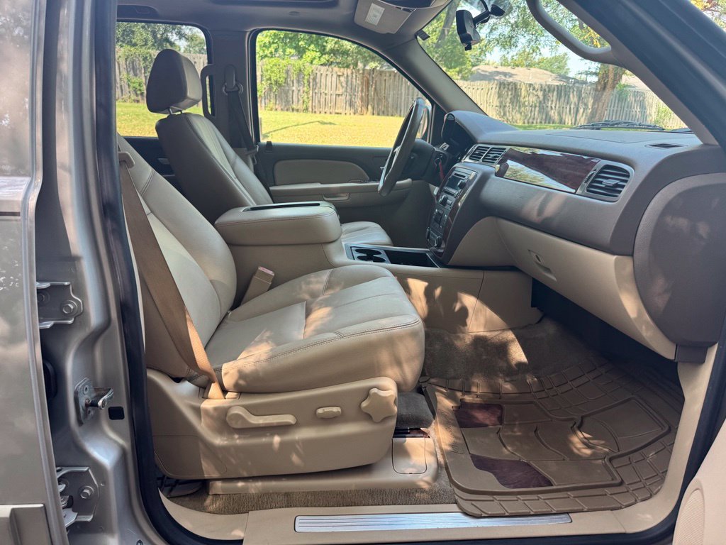 Used 2009 Chevrolet Suburban LT AWD/4WD image 25
