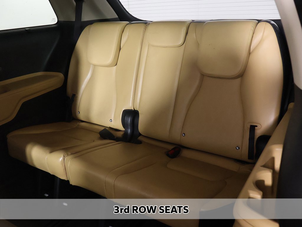 Used 2023 Kia Carnival EX image 7