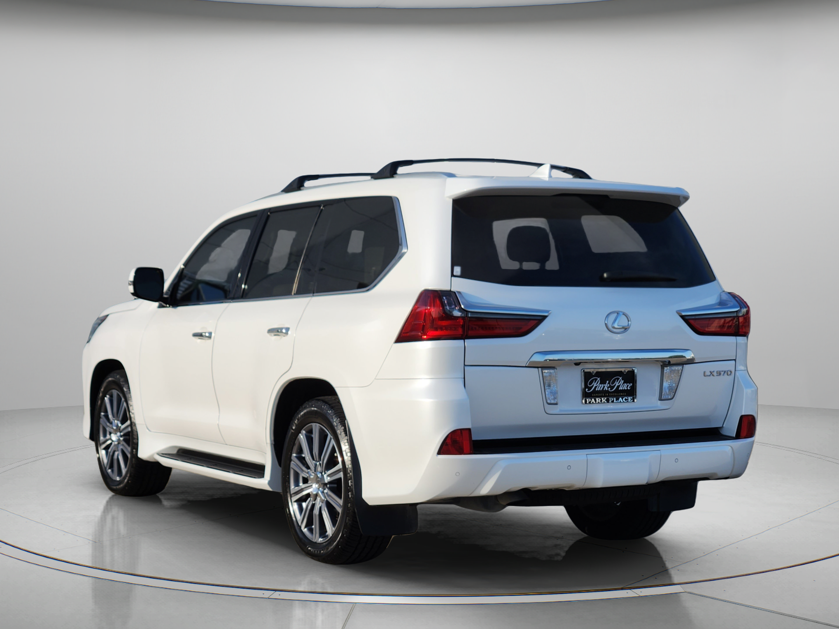 Used 2016 Lexus LX 570 4WD w/ Luxury Package image 3