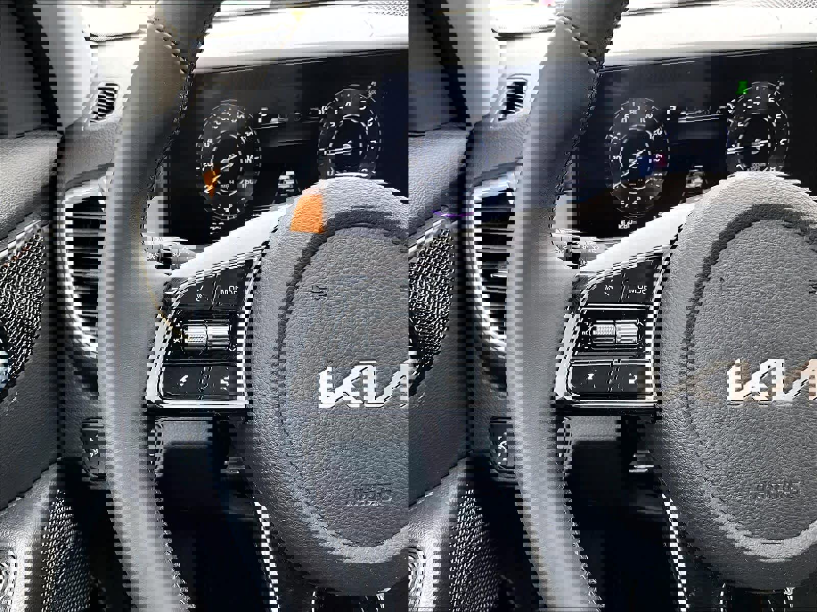 Used 2024 Kia Seltos EX image 23