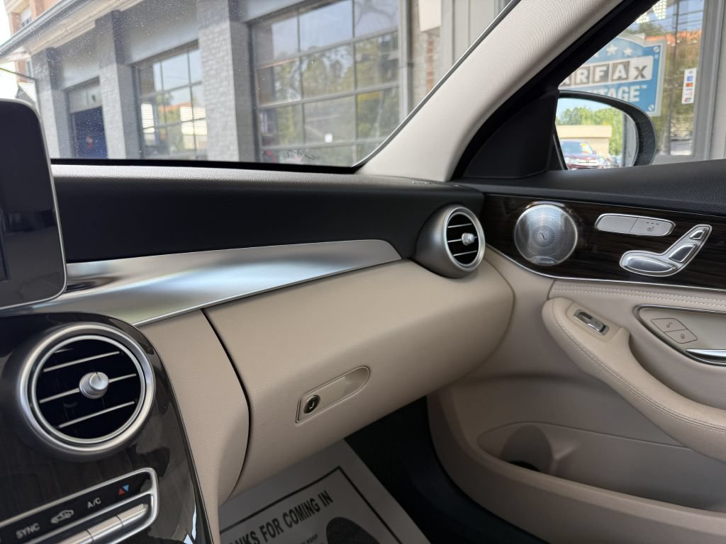 Used 2015 Mercedes-Benz C 300 4MATIC Sedan image 16