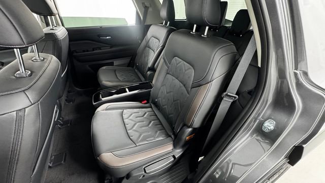 New 2026 Nissan Pathfinder Platinum AWD/4WD image 12