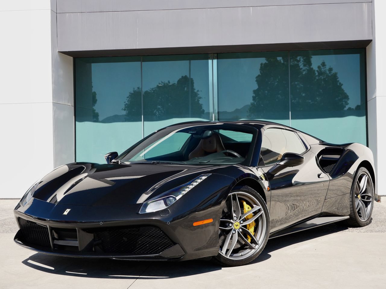 Used 2018 Ferrari 488 Spider RWD image 3