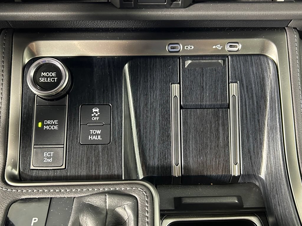 Used 2025 Lexus GX 550 w/ Cold Area Package AWD/4WD image 25