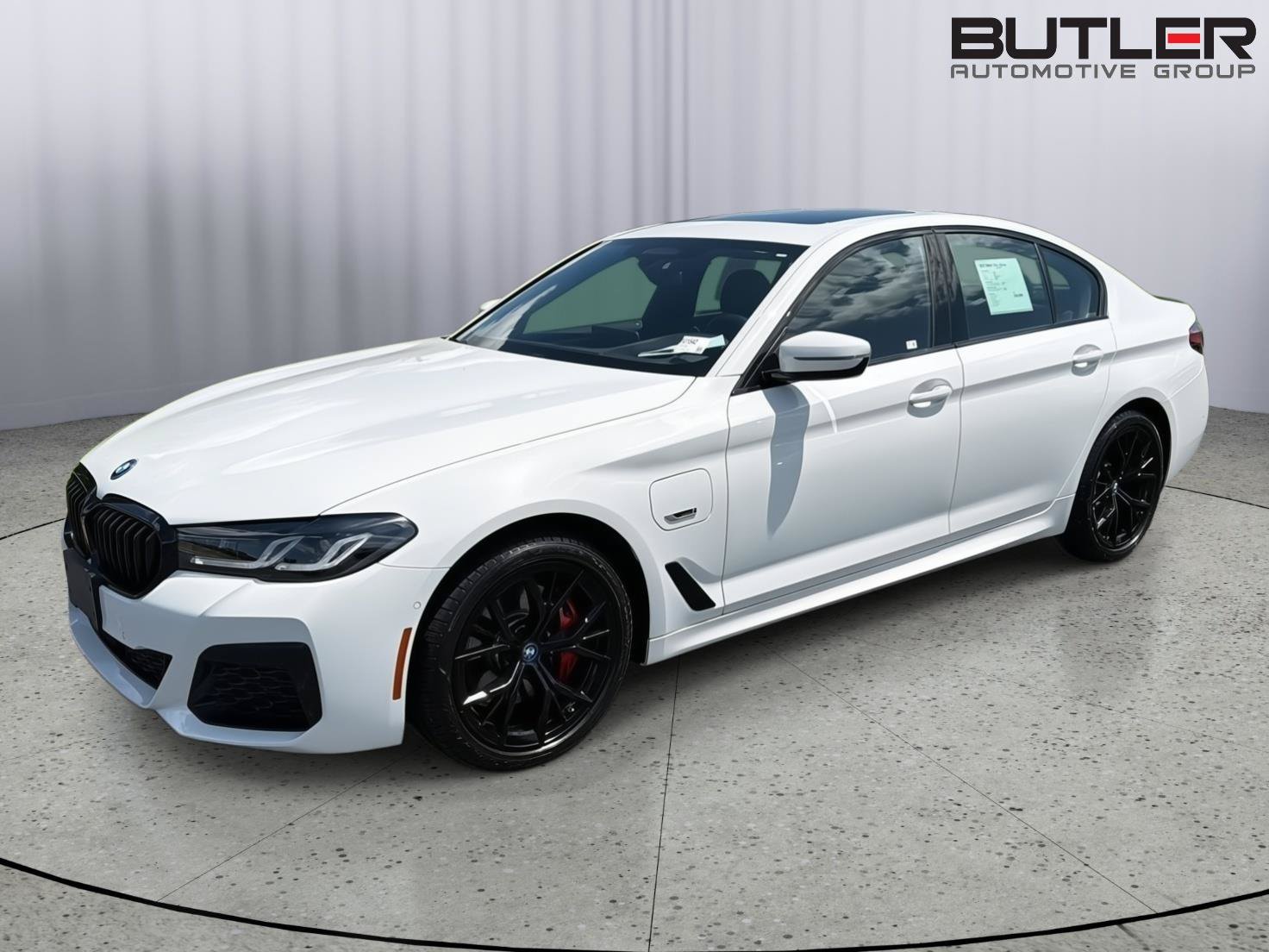Used 2023 BMW 530e xDrive w/ Premium Package AWD/4WD image 2