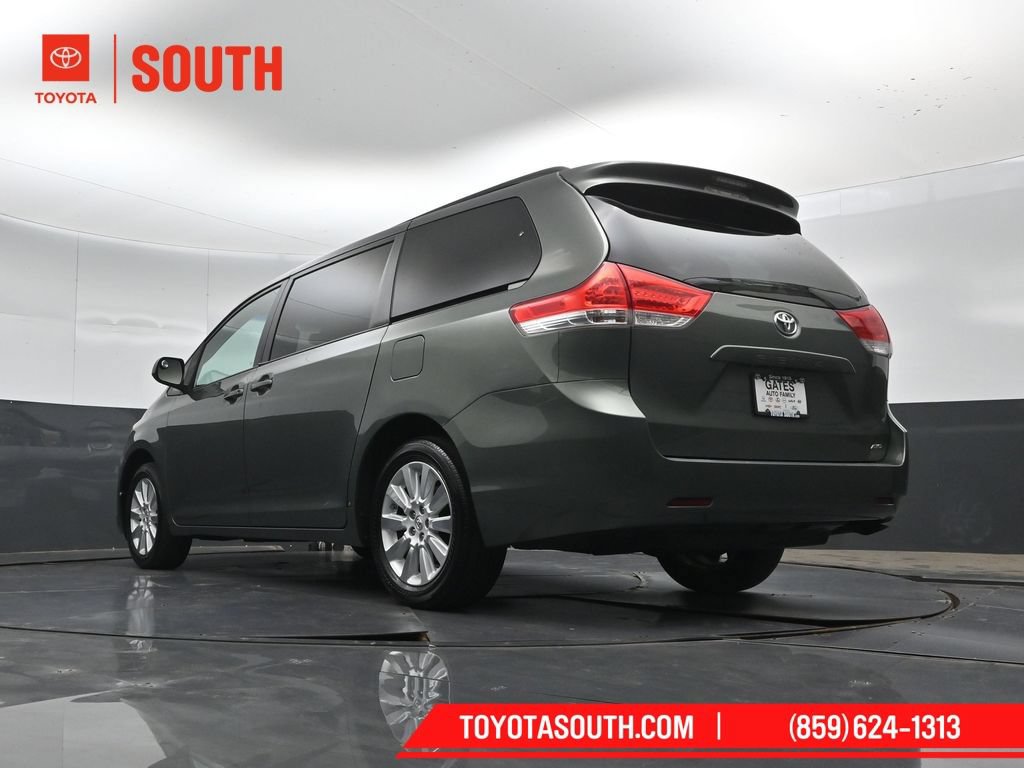 Used 2014 Toyota Sienna LE AWD/4WD image 39