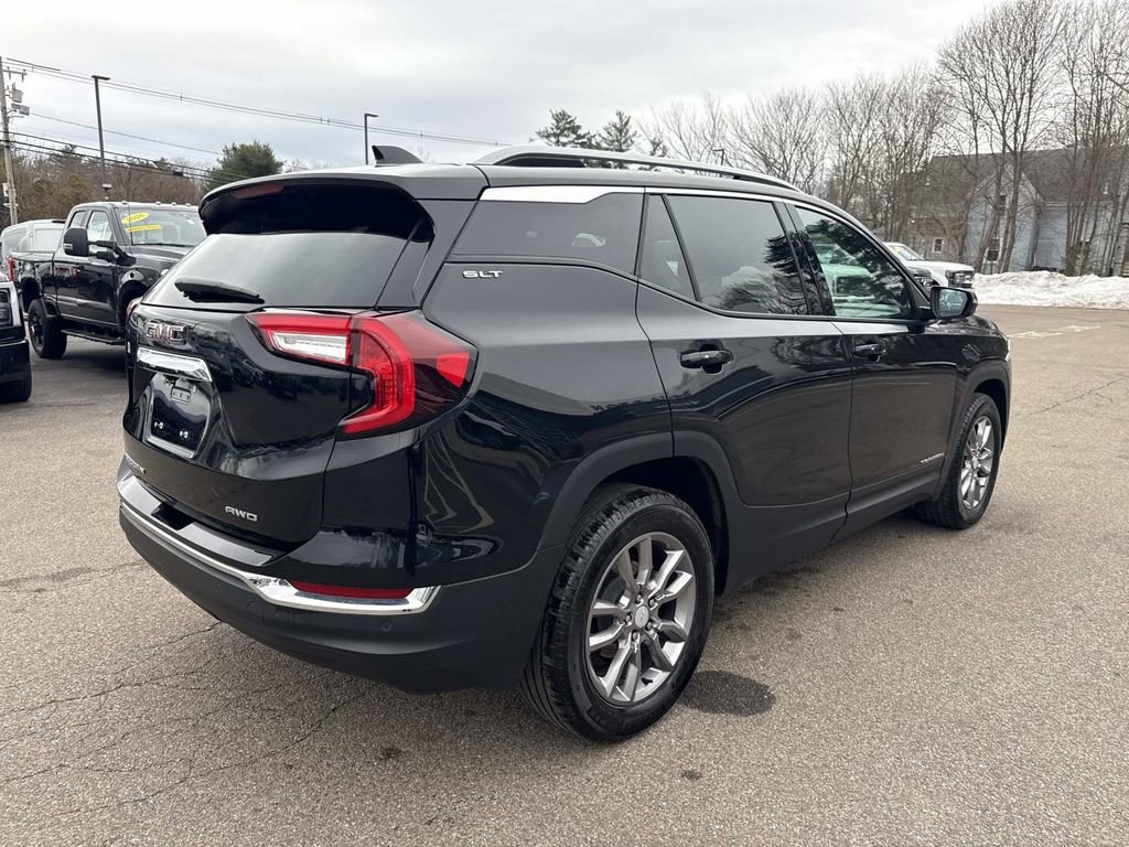 Used 2024 GMC Terrain SLT w/ Infotainment Package II image 9