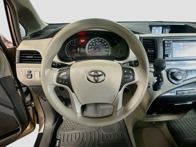 Used 2014 Toyota Sienna LE FWD image 12