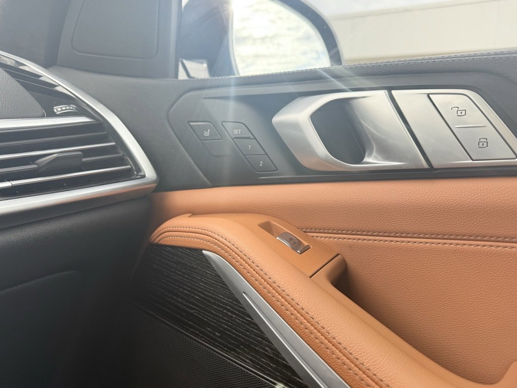 Used 2021 BMW X7 xDrive40i w/ M Sport Package image 44