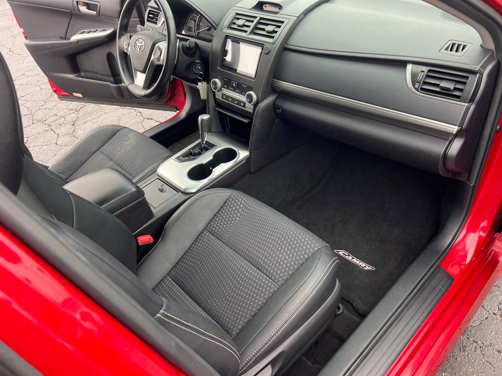 Used 2014 Toyota Camry L image 19