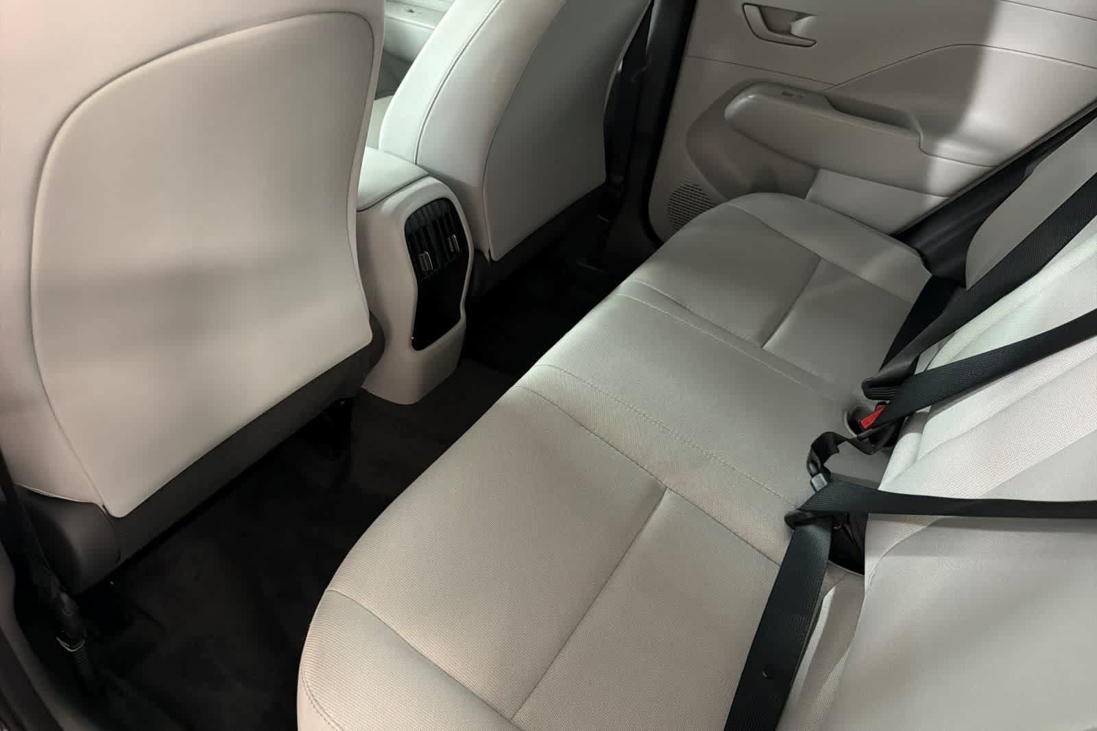 Used 2024 Hyundai Kona SEL FWD image 4