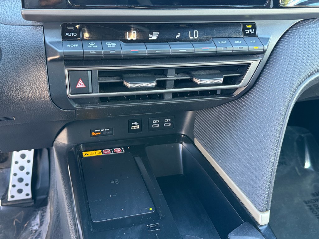 Used 2025 Toyota Camry SE FWD image 23